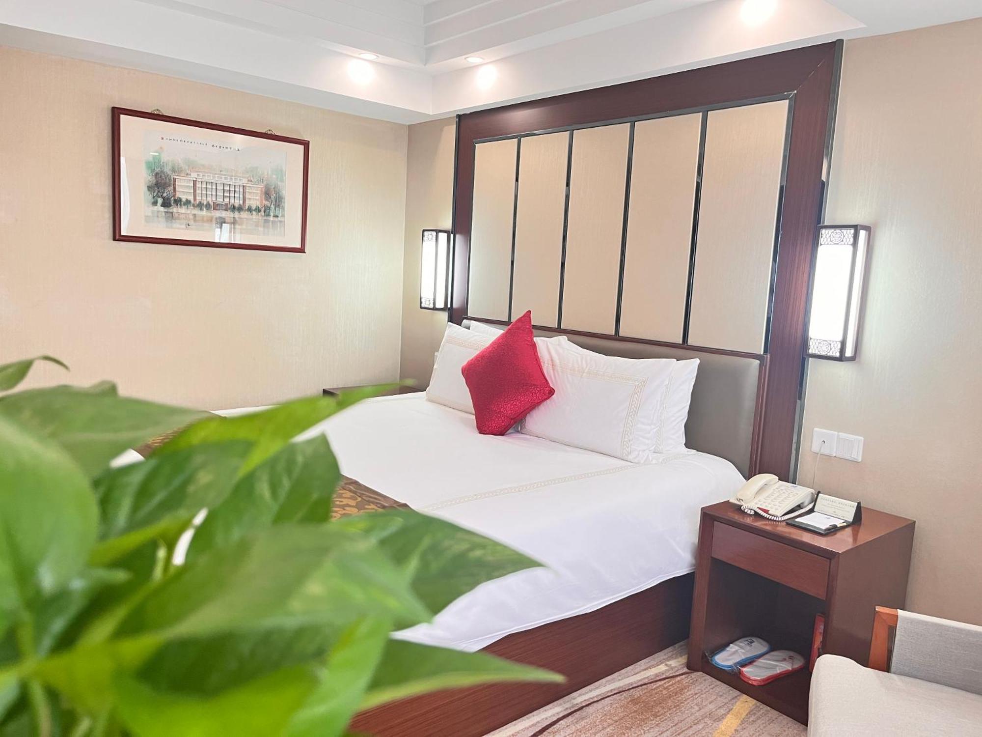 Skyline Plaza Hotel Guangzhou Buitenkant foto